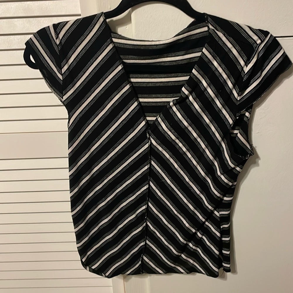 Cap sleeve top don’t know brand. Size small